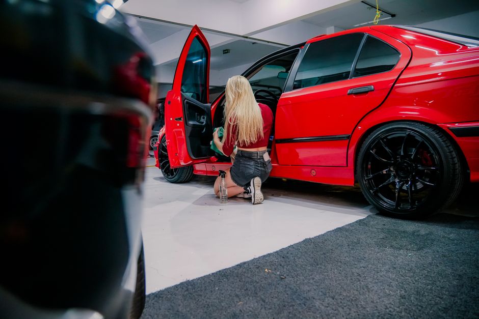 Thorough cleaning of a car interior